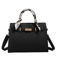 Gf Mother's Day Gift] UR Crocodile Pattern Portable Tote Bag Women's 2025 New Style Atmospheric Moth