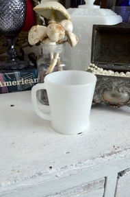 FIRE KING 奶白玻璃D字手柄咖啡杯 60s Milk Glasses Coffee Mug