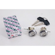 Mitsubishi Delica L300 D.E 2.0 86-98 Door Lock with Key | OE Part Number : L MB541574 / R MB541575