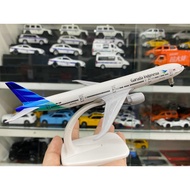 Garuda Indonesia Boeing B777-300ER 20cm MB20031 Airplane Model