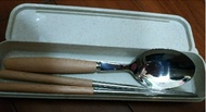 全新 304不鏽鋼餐具3件組 (筷子 湯匙 收納盒) 木柄餐具 環保餐具組 不鏽鋼湯匙 不鏽鋼筷 旭品