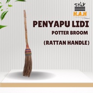 Penyapu Lidi Bertangkal Penyapu Buluh Lidi Kelapa Batang Buluh Coconut Leaf Broom Rattan Handle Harr