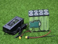 แบตลิเธียม 8s (4x2)+ที่ชาร์จ 25.6v - 29.2v 15000mah. LiFePO4 32140 แบตเตอรี่​​ 8s 15ah
