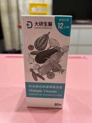《新品上架》全新未拆封/大研生醫綜合維他命緩釋膜衣錠。（ㄧ盒）。 保存期限：2027/12/01。 頂規：全方位補足人體所需維生素與礦物質，為健康打底。 足量：維生素A 維持黏膜健康。 足量：維生素B