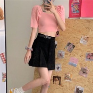 Cici(9979)เสื้อครอปคอสามเหลี่ยมแขนกระดิ่งเล็กแขนพองนิดๆ เข้ารูป