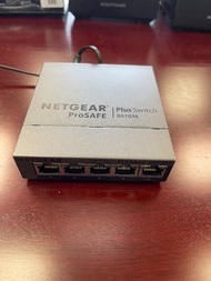 Netgear GS105E 10/100/1000Base-T Plus Switch, 5-Port Gigabit 網路交換器