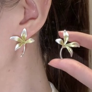 Green Iris Earrings Niche Design Unique Unique Unique Temperament Flower Earrings