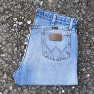 W13/35 Second-Hand Wrangler Jeans (Cut Legs) Model 13MWZ Actual Waist Measurement 35" Total Length 2