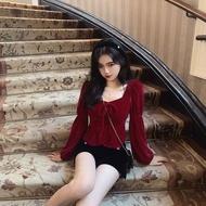 新年红色丝绒上衣2024春季新款法式气质短款衬衫泡泡袖长袖上衣女New Year Red Velvet Top 2024 Spring New爱衣服女装旗舰店