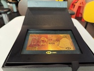 香港上海匯豐銀行 24K 金箔 1000 元彩色鈔票紀念相框（HSBC 24K Gold Foil $1000 Colored Banknote Frame）。