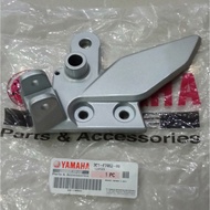 BRACKET, FOOTREST 2 (3C11) / FRONT RIGHT FOOTSTEP MOUNTING BRACKET - VIXION OLD (3C1-F7462-00)