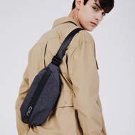 VIA V1 輕機能胸包 - 牛仔藍