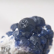 藍莓螢石 稀有結晶 // 帶來創意 舒緩思緒 // 原礦 贈底座