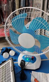 太陽能十二寸充電風扇連雙燈泡（Solar-Powered 12-Inch Rechargeable Fan with Dual Bulbs）