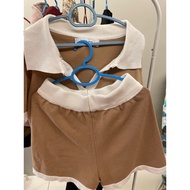 blouse and pant in set 2 pieces size can fit either xs or s