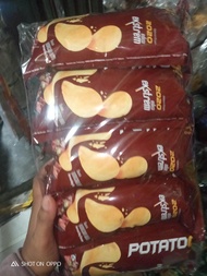 1 pak potatoQ chip isi 10 bungkus