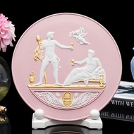 英國製Wedgwood稀有2008粉紅碧玉浮雕年度生日鑲金裝飾陶瓷盤