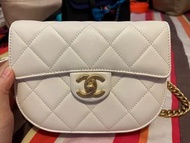 Chanel 白色馬鞍手袋