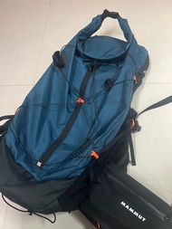 Mammut 攀登背囊 Ducan Spine 28L-35L / sapphire-black