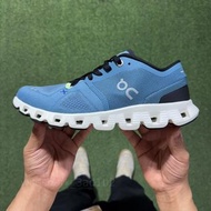 On Cloud X 3 跑步鞋