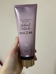Victoria's Secret Velvet Petals 身體乳