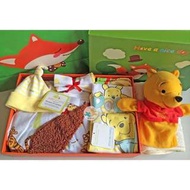 【預購】T - 純棉，小熊維尼：嬰幼兒寶寶十二件組禮盒(3/6/9/12M) _ 免運 。