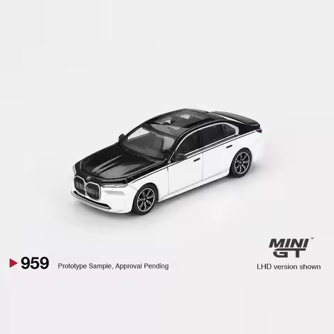 Minigt 1:64 # 959 Bmw I7 White Black Cover Alloy Car Model
