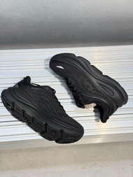HOKA Bondi 8 全黑跑鞋 緩震