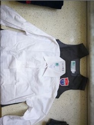 基灣小學（愛蝶灣）校服