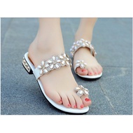 D42-Low-soled flip-flops with lovely stone flowers
