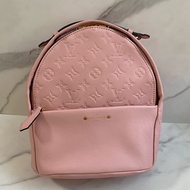 LV 壓紋粉色後背包