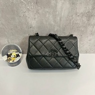 Chanel So Black 口蓋包
