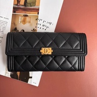 芯片款::CHANEL:: BOY 霧金釦黑色荔枝牛皮口蓋長夾 釦式長夾 發財長夾