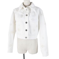 狀況極佳的 CHANEL P70204 棉質短款牛仔夾克，飾有 Coco Mark 紐扣和山茶花壓紋，尺寸 36，白色，義大利製造，正品，女款。