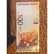 old malaysia note seratus ringgit signatute by ali center .