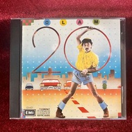 林子祥 - 阿LAM 20首 1985年作品，百代1985年出品。(音質很好。碟盤狀態大致完美，有三個極細針孔脫銀，介意者勿拍。) 罕有早期銀色面，留意CD上仍舊保留誤印”活色生香”為”活色生活”。好