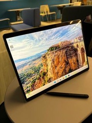 Surface pro 8, i5, 8 GB Ram, 1 TB SSD (including keyboard and Surface slim pen 2)