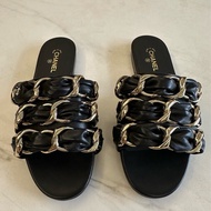 Chanel 黑色小羊皮拖鞋