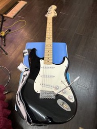 Squier by Fender Stratocaster 電結他 包guitar帶及guitar袋  只是背板有污跡