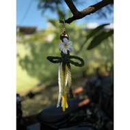 Daisy Macrame keychain