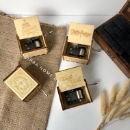 WOODEN MUSIC BOX/ VINTAGE MUSIC BOX MANUAL MUSIC BOX