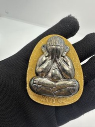 泰國沙繳府考萊寺（Wat Khao Laem）的龍婆卡隆（Luang Pu Kalong 龍普卡隆）帕必打（掩面佛） 週六5（黑星期六/佛歷週六五吉日法會版)