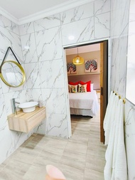   m² dengan 1 kamar tidur dan 1 kamar mandi pribadi di Edenvale (NuOasis Guest house )
