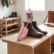 Cedar Boot Tree Fragrant Shoe Tree with Metal Rod Shaper Contoured Moisture Absorbing for Closet Sto