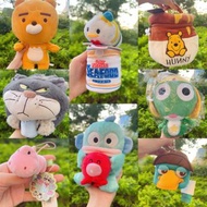 現貨🫴限定版絕版kakao friends ryan 公仔 42cm可加錢轉kakao ryan畢業公仔🫰  原價$27美金 歐美正版迪士尼小熊維尼蜂蜜罐手抽袋 收納袋 🫰  keroro軍曹 可加錢