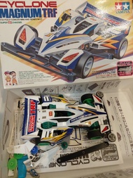 田宮 (Tamiya) 生產的 1/32 比例 Cyclone Magnum TRF (旋風麥林 TRF) 模型，屬於 Fully Cowled Mini 4WD 系列 No.17