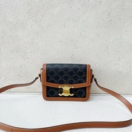 Celine teen box triomphe