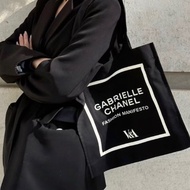 Chanel 全新V&amp;A聯名托特帆布包（黑）