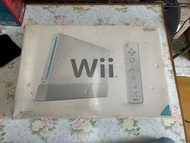 Wii主機全套配件齊及wii fit 版連同8隻games及額外6個手掣