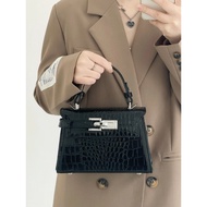 Cygnus Light Luxury Kelly Style One-Shoulder Level Crossbody Stiff Stylish Material Upgrade